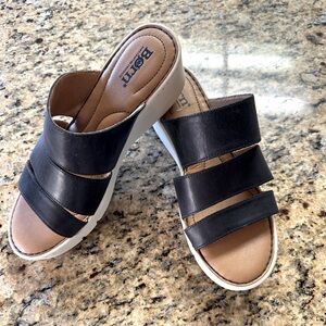 Born ladies wedge sandal 8.5.